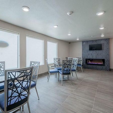 Stratford House Inn Эдмонд Экстерьер фото