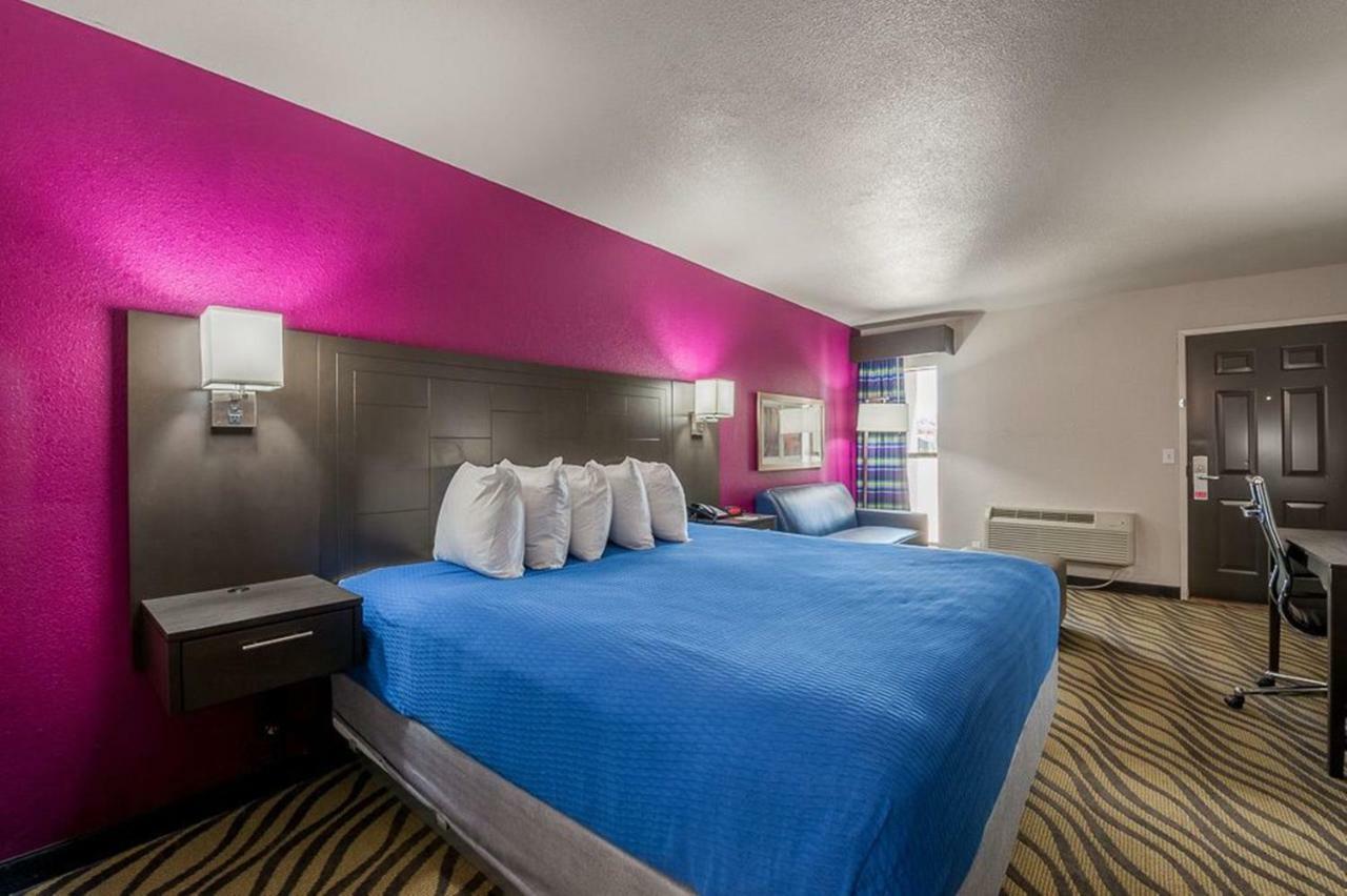 Stratford House Inn Эдмонд Экстерьер фото