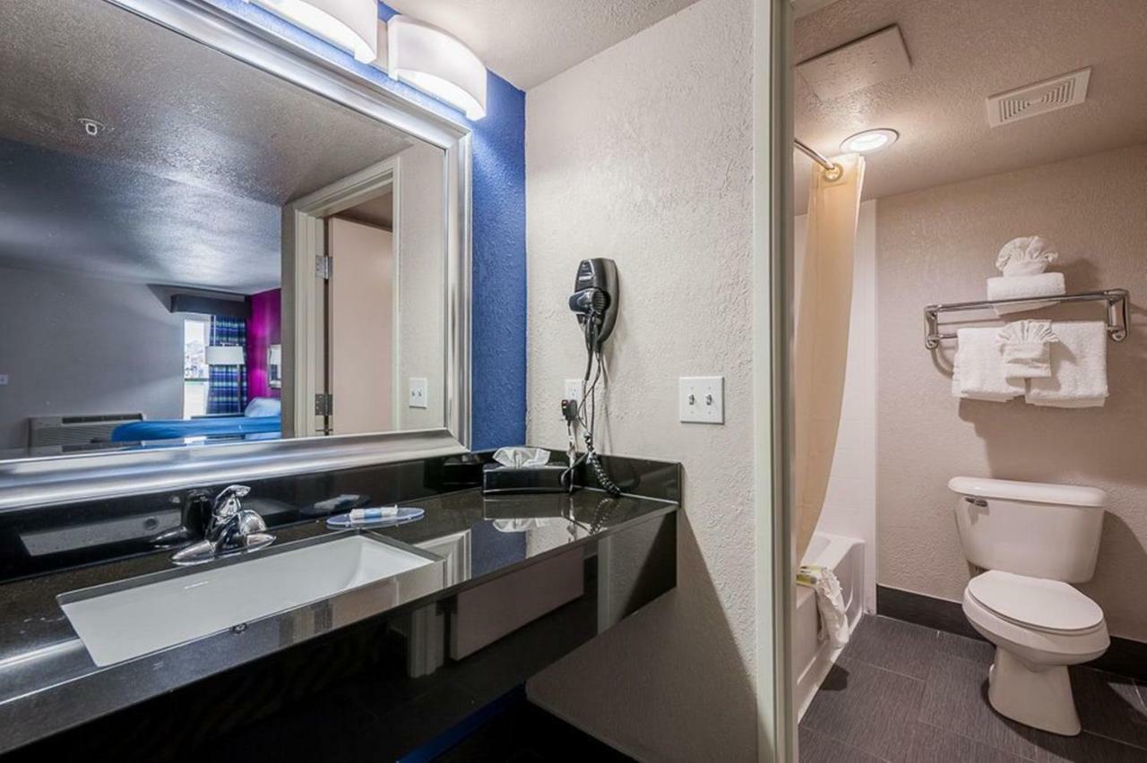 Stratford House Inn Эдмонд Экстерьер фото
