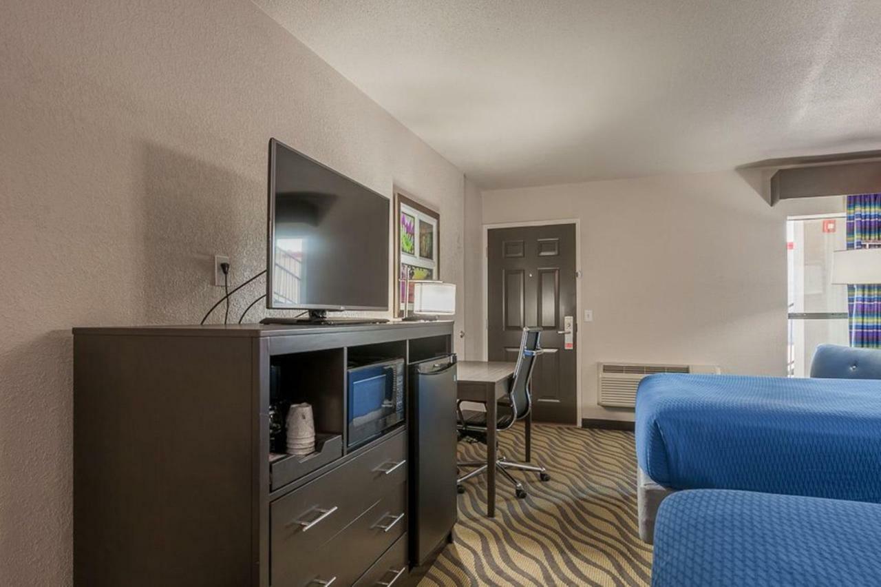 Stratford House Inn Эдмонд Экстерьер фото